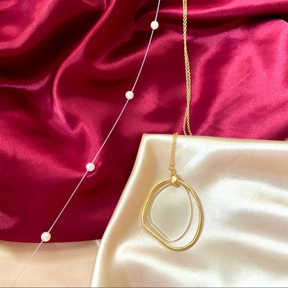 Clear Acrylic Circle Long Necklace - Picture 2 of 9